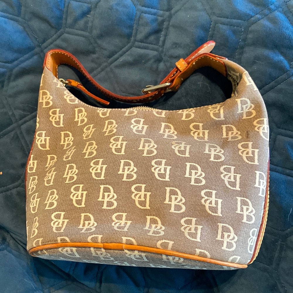 Dooney and Bourke classic shoulder bag